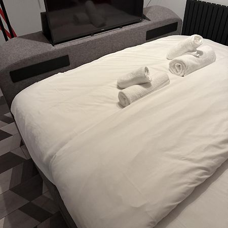Beautiful 5 Bedroom Home Sleeps 12 People In Манчестер Экстерьер фото