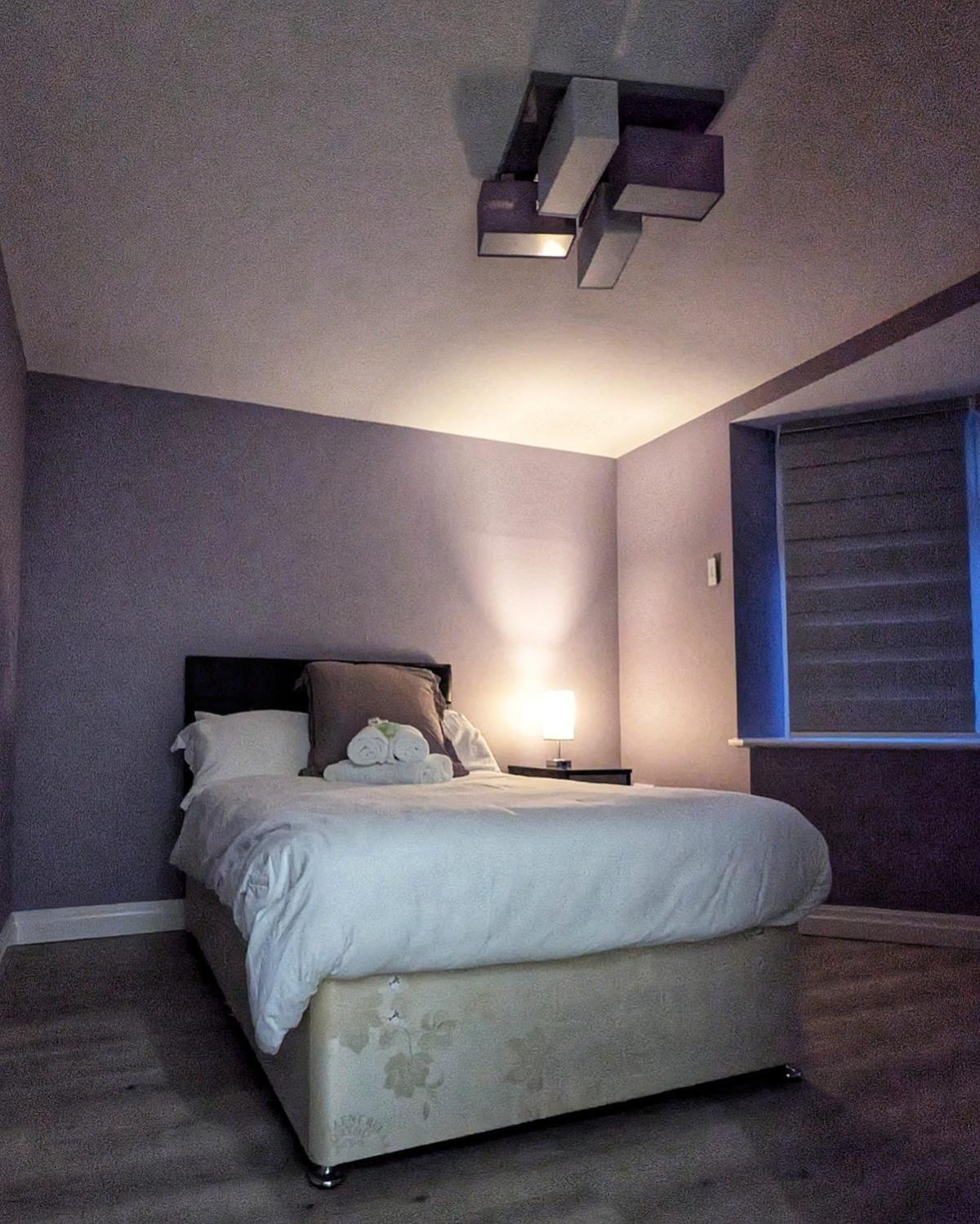 Beautiful 5 Bedroom Home Sleeps 12 People In Манчестер Экстерьер фото