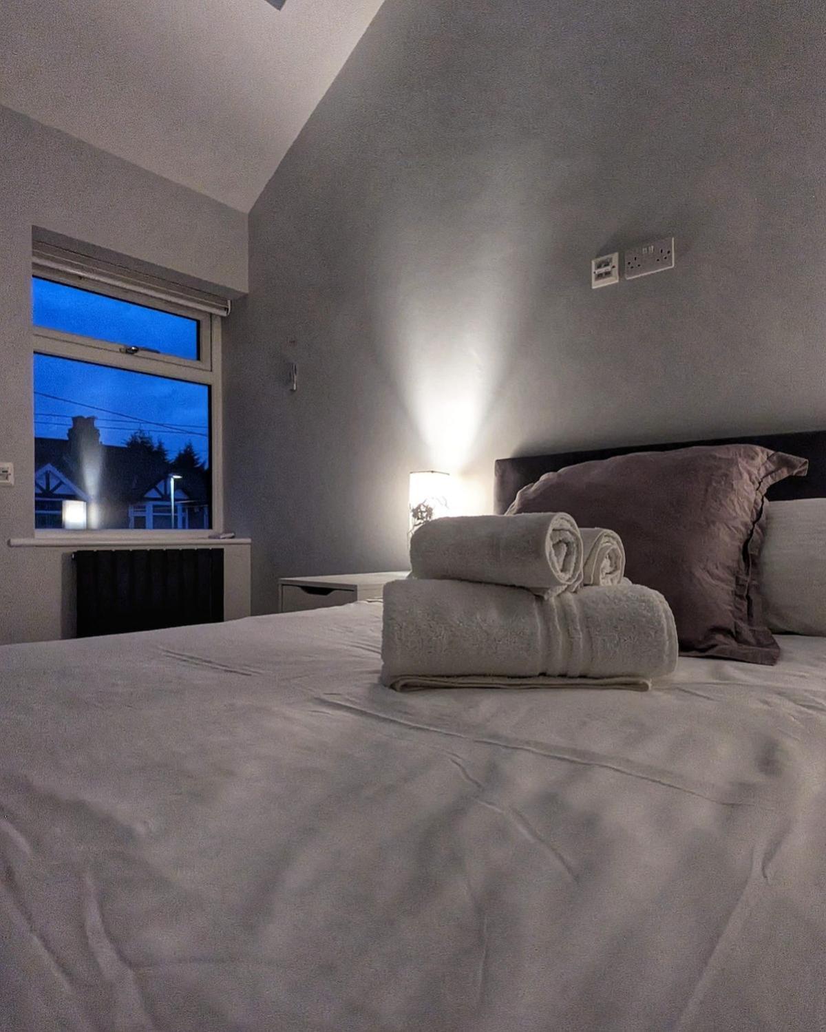 Beautiful 5 Bedroom Home Sleeps 12 People In Манчестер Экстерьер фото